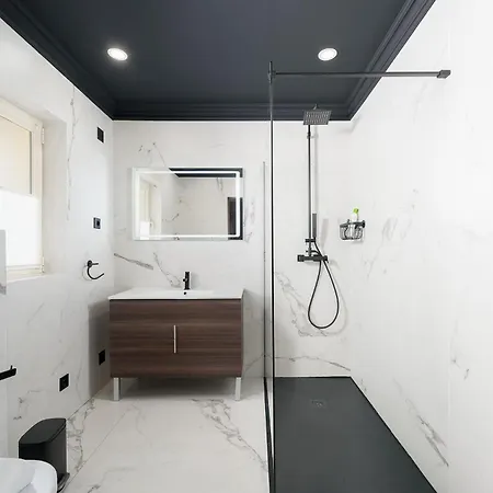 Terrace With Pool By Homing Apartment *